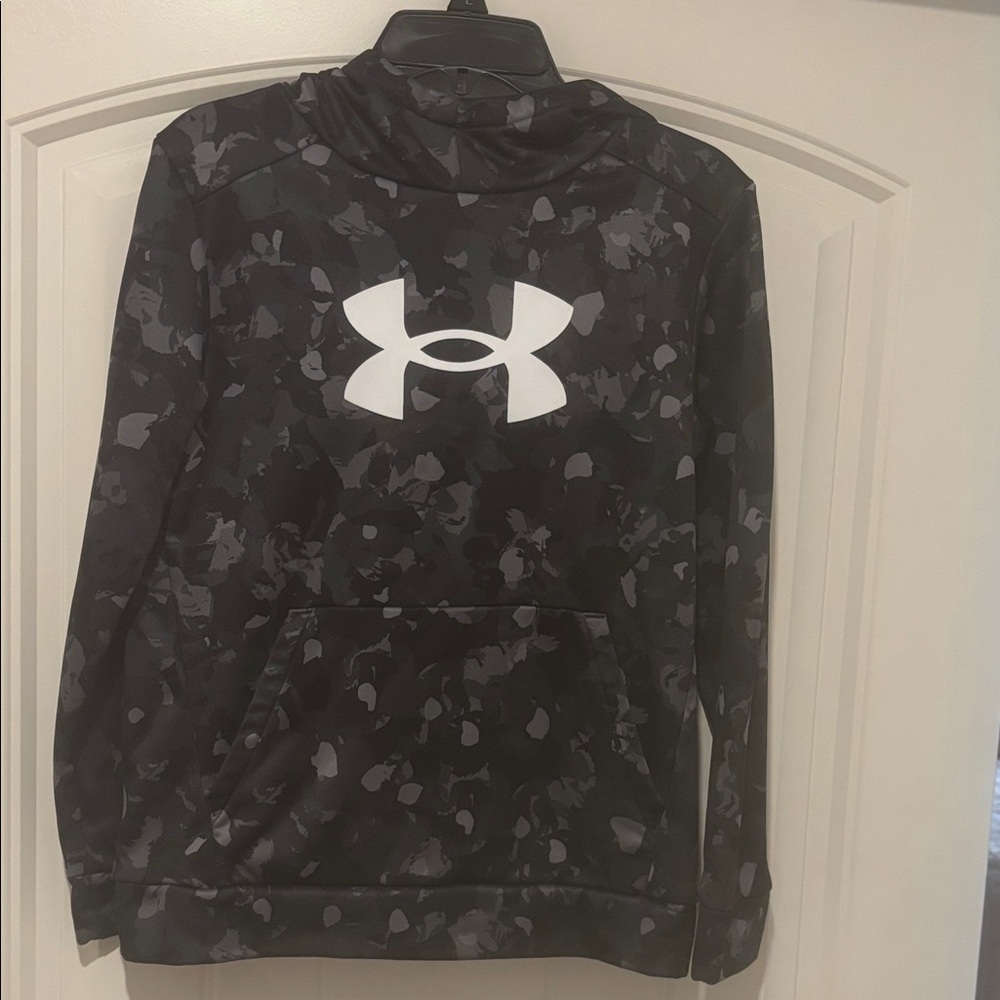 Under Armour Boys Camo Hoodie Size M Black Gray Logo Athletic Sweatshirt